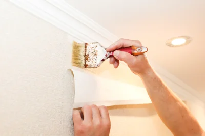 Pose de papier peint à Chaînée-des-Coupis — revêtements muraux et toiles de verre